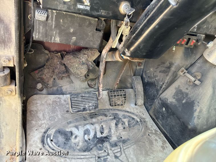 image for item DV2547 1990 International 4900 dump truck