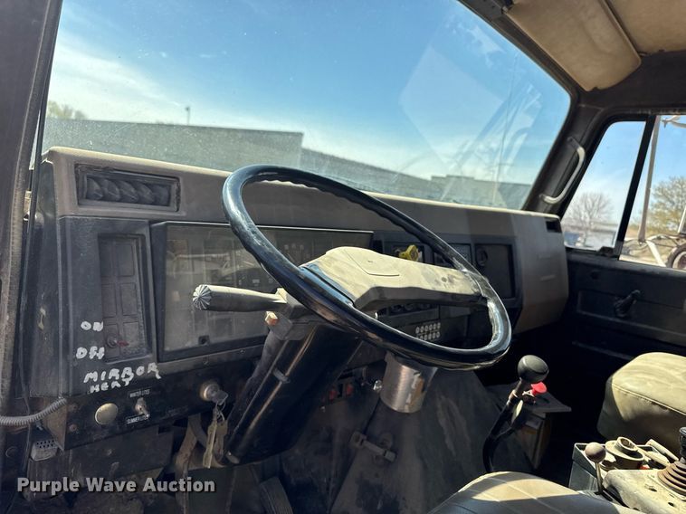 image for item DV2547 1990 International 4900 dump truck