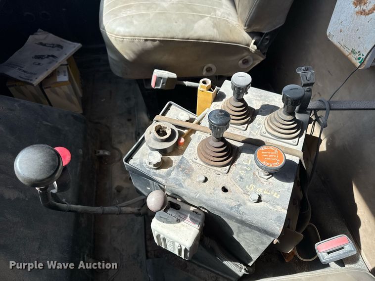 image for item DV2547 1990 International 4900 dump truck