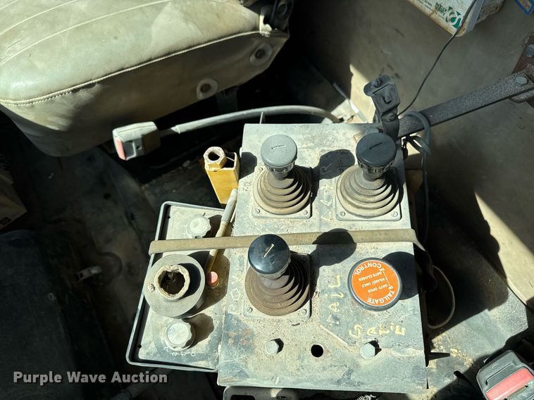 image for item DV2547 1990 International 4900 dump truck