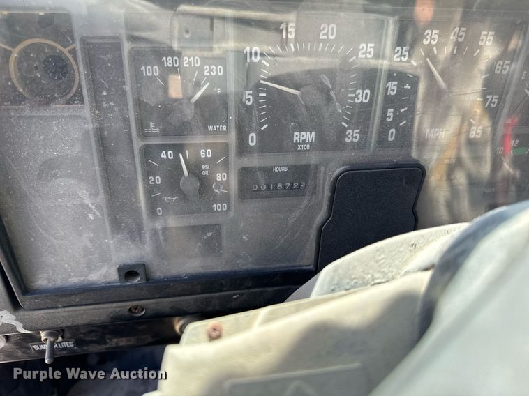 image for item DV2547 1990 International 4900 dump truck