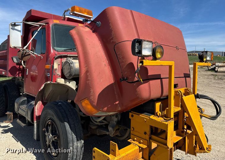 image for item DV2547 1990 International 4900 dump truck