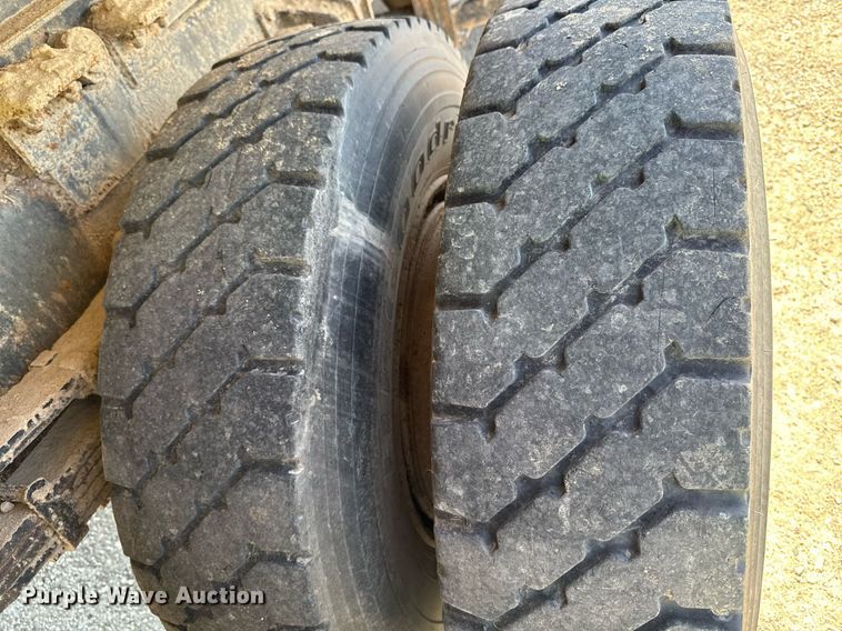 image for item DV2547 1990 International 4900 dump truck