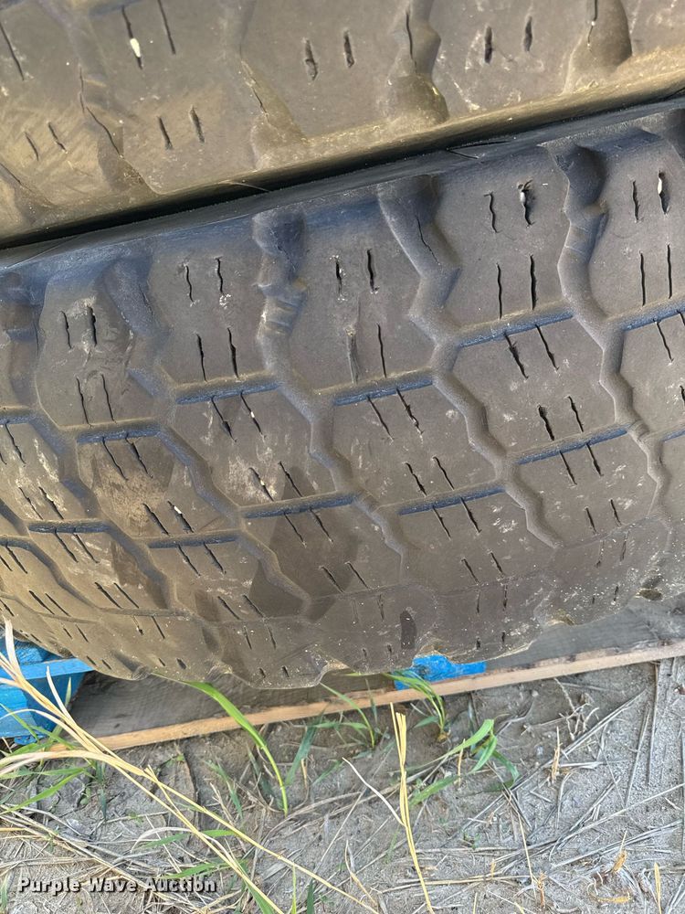 image for item DV2549 (2) 14.00R24 tires