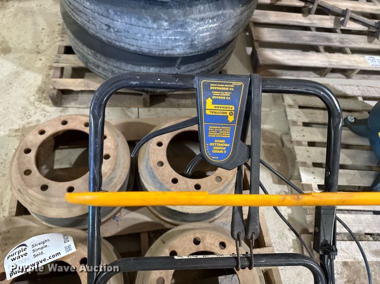 image for item DV2563 Cub Cadet SRC 621 push mower