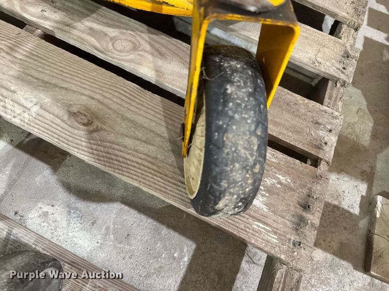 image for item DV2563 Cub Cadet SRC 621 push mower