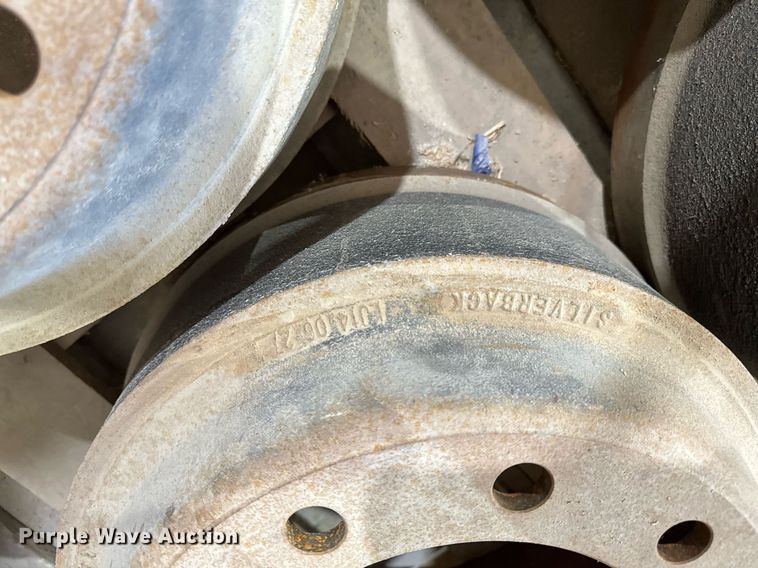 image for item DV2564 (4) brake drums