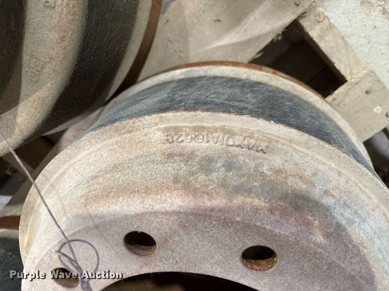 image for item DV2564 (4) brake drums