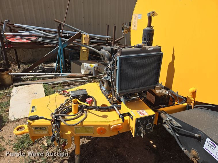 image for item DW8555 2016 Rosco RMT1000 Oil Distributor Trailer