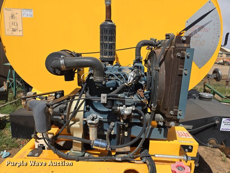 image for item DW8555 2016 Rosco RMT1000 Oil Distributor Trailer