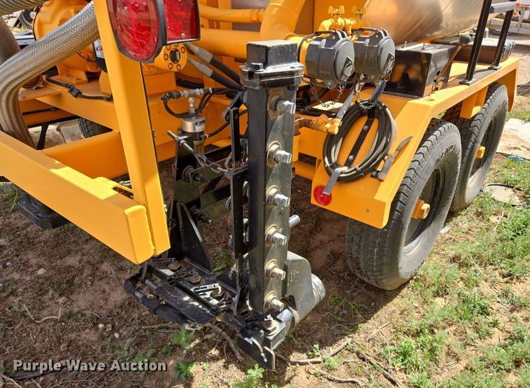 image for item DW8555 2016 Rosco RMT1000 Oil Distributor Trailer