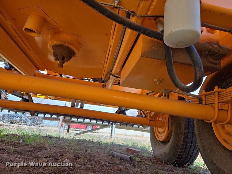 image for item DW8555 2016 Rosco RMT1000 Oil Distributor Trailer