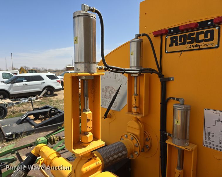 image for item DW8555 2016 Rosco RMT1000 Oil Distributor Trailer