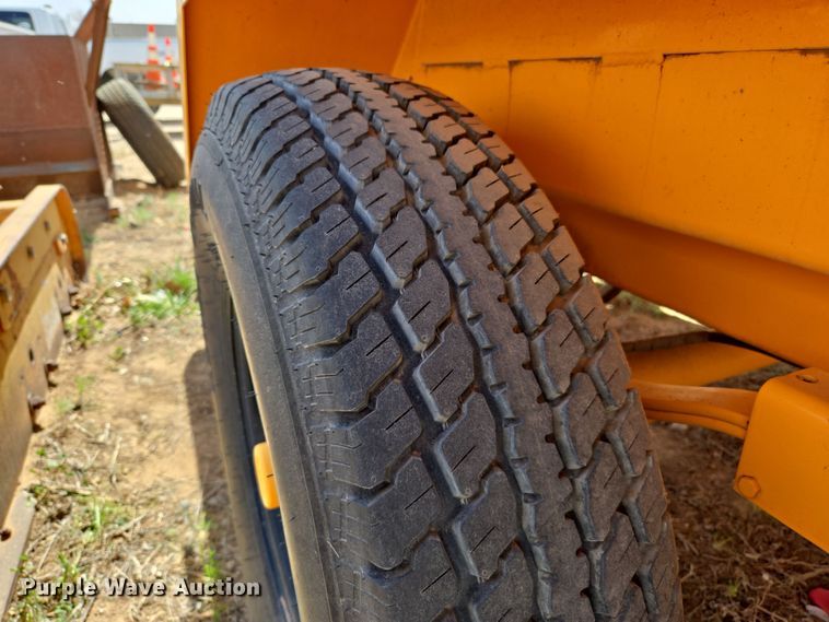 image for item DW8555 2016 Rosco RMT1000 Oil Distributor Trailer