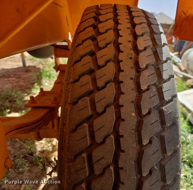 image for item DW8555 2016 Rosco RMT1000 Oil Distributor Trailer