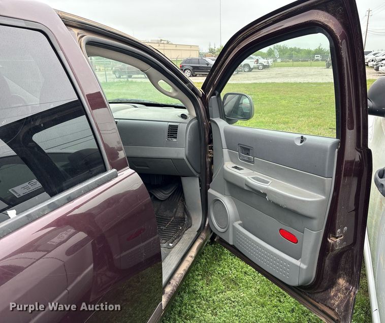 image for item DY2470 2004 Dodge Durango SLT SUV