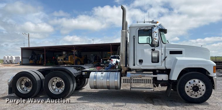 image for item DY2482 2021 Mack Pinnacle  semi truck