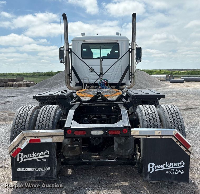 image for item DY2482 2021 Mack Pinnacle  semi truck