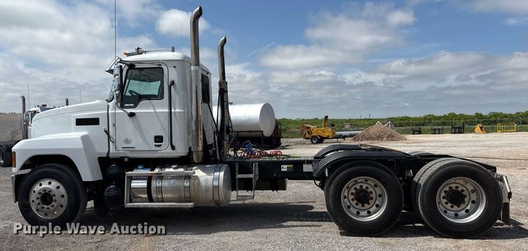 image for item DY2482 2021 Mack Pinnacle  semi truck