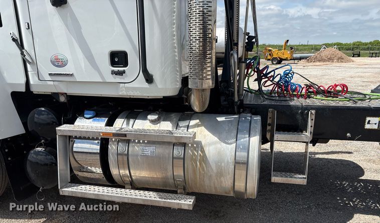 image for item DY2482 2021 Mack Pinnacle  semi truck