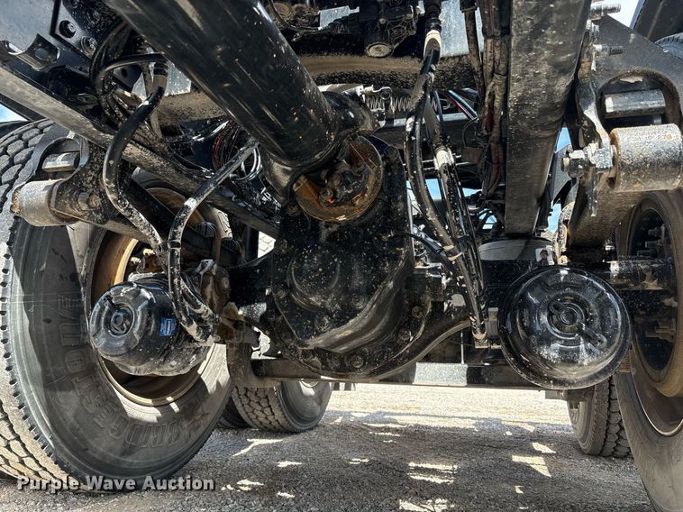 image for item DY2482 2021 Mack Pinnacle  semi truck