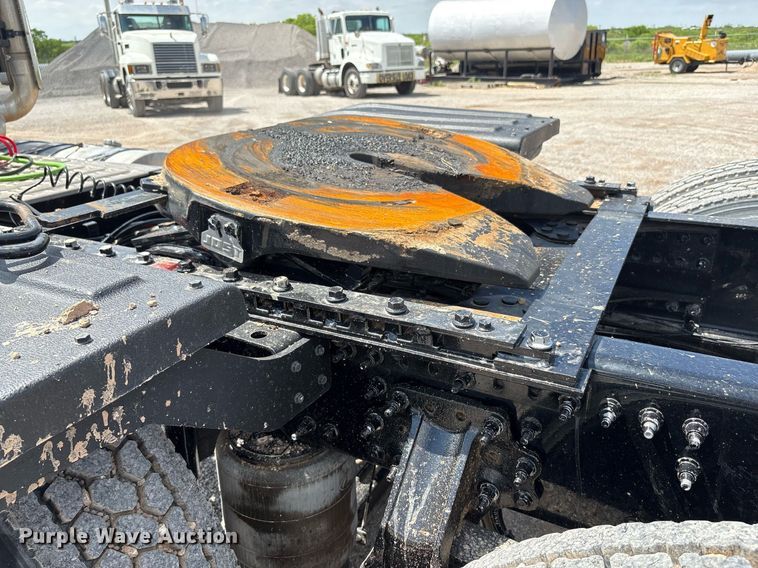 image for item DY2482 2021 Mack Pinnacle  semi truck