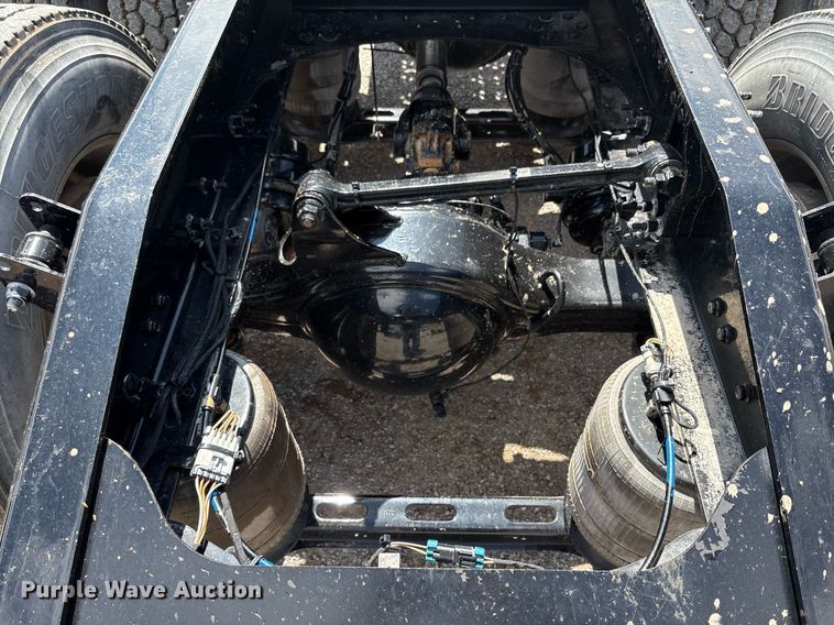 image for item DY2482 2021 Mack Pinnacle  semi truck