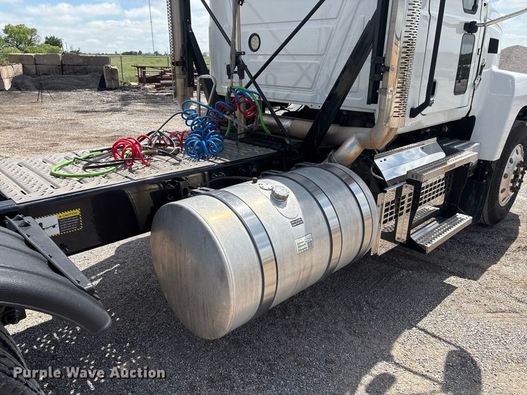 image for item DY2482 2021 Mack Pinnacle  semi truck