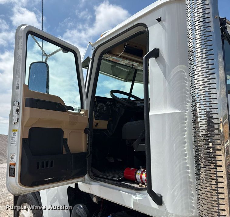 image for item DY2482 2021 Mack Pinnacle  semi truck