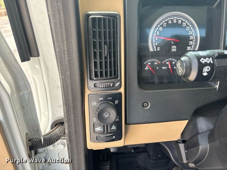 image for item DY2482 2021 Mack Pinnacle  semi truck