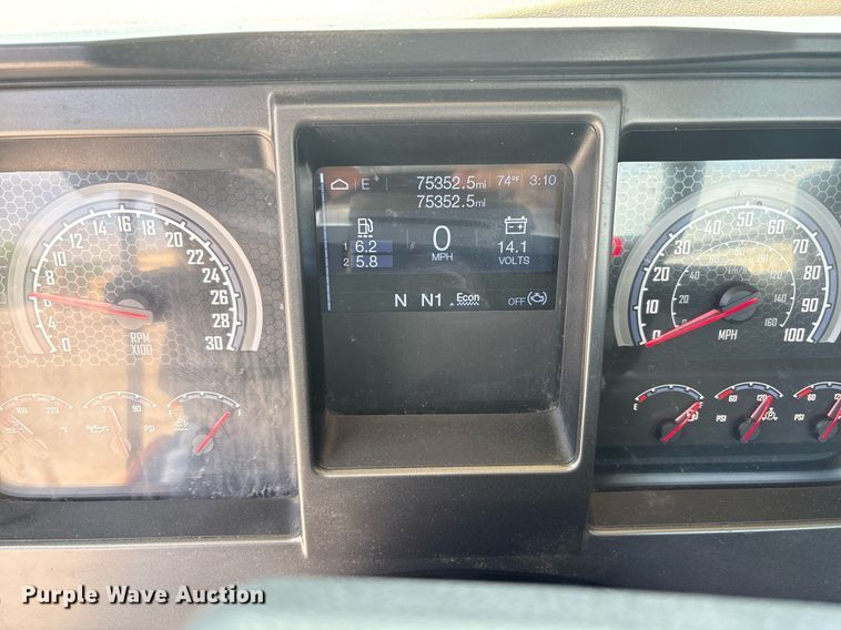 image for item DY2482 2021 Mack Pinnacle  semi truck