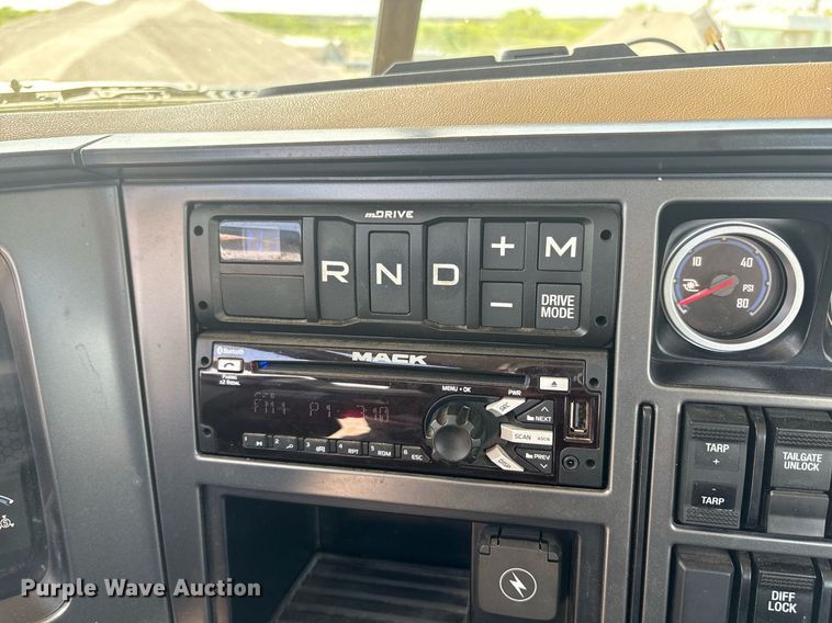 image for item DY2482 2021 Mack Pinnacle  semi truck