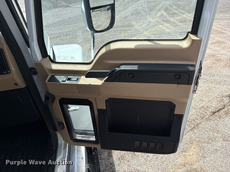 image for item DY2482 2021 Mack Pinnacle  semi truck