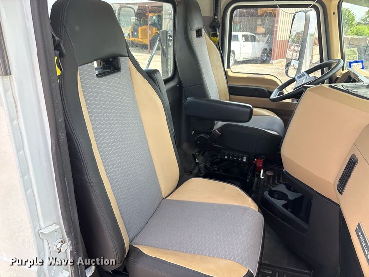 image for item DY2482 2021 Mack Pinnacle  semi truck