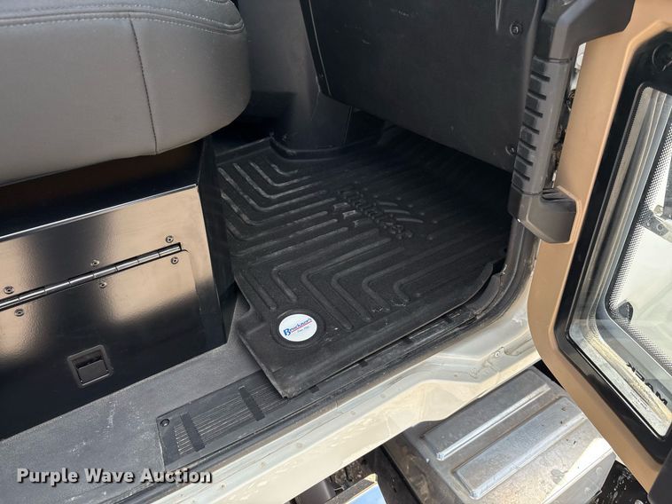 image for item DY2482 2021 Mack Pinnacle  semi truck