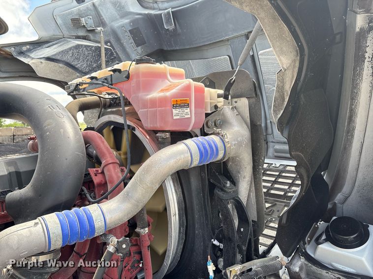 image for item DY2482 2021 Mack Pinnacle  semi truck