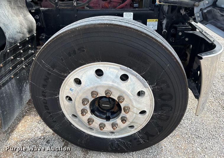 image for item DY2482 2021 Mack Pinnacle  semi truck