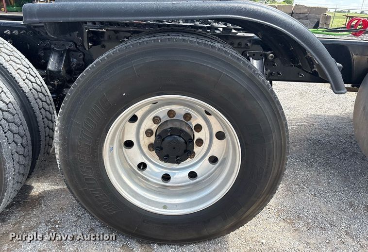 image for item DY2482 2021 Mack Pinnacle  semi truck