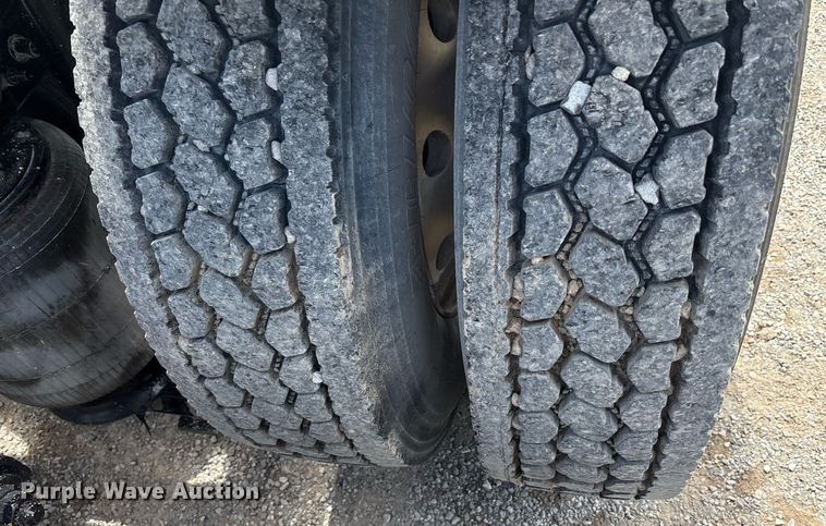 image for item DY2482 2021 Mack Pinnacle  semi truck