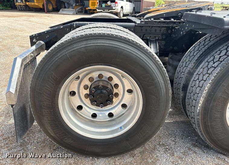 image for item DY2482 2021 Mack Pinnacle  semi truck