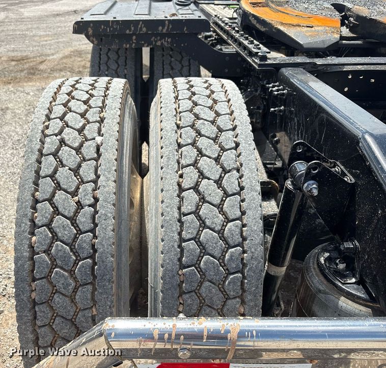 image for item DY2482 2021 Mack Pinnacle  semi truck