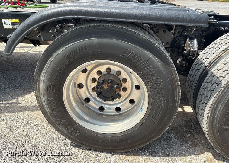 image for item DY2482 2021 Mack Pinnacle  semi truck