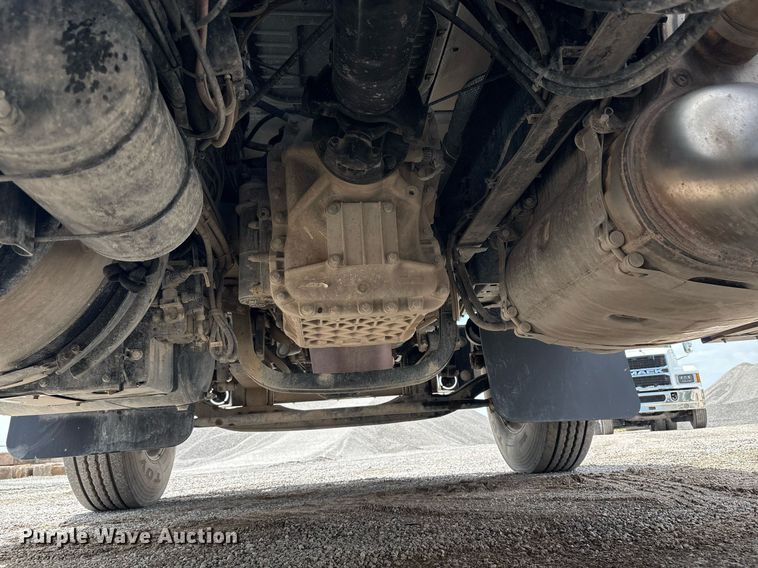 image for item DY2483 2020 Mack Pinnacle semi truck