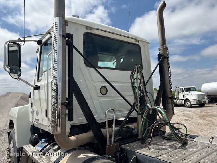 image for item DY2483 2020 Mack Pinnacle semi truck
