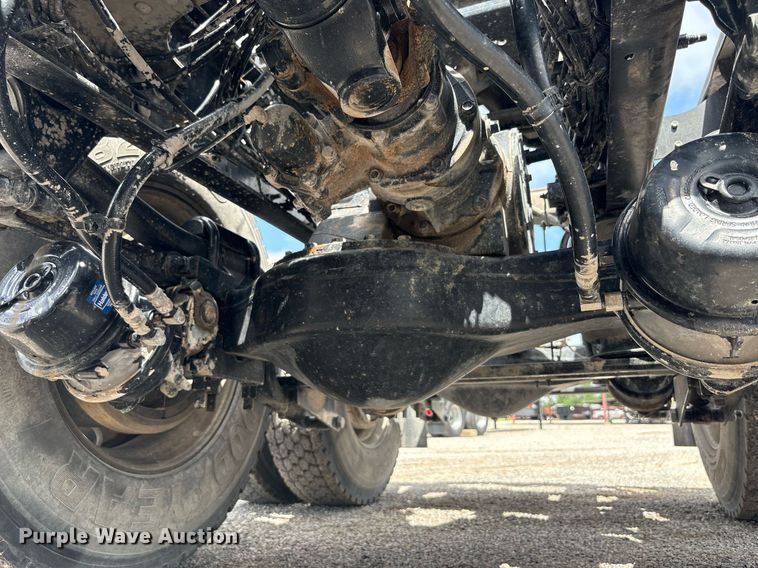 image for item DY2483 2020 Mack Pinnacle semi truck