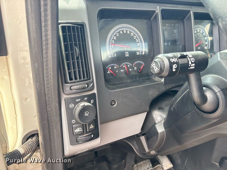 image for item DY2483 2020 Mack Pinnacle semi truck