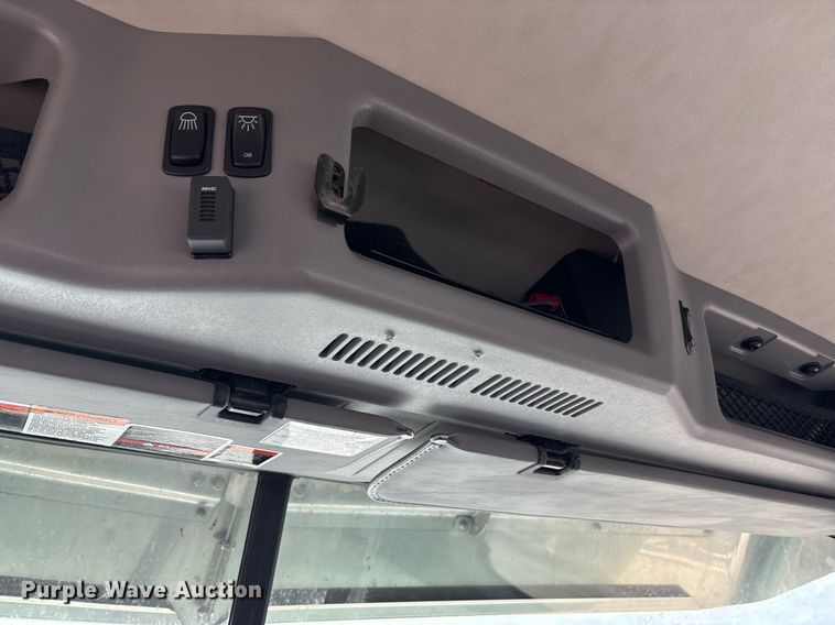 image for item DY2483 2020 Mack Pinnacle semi truck