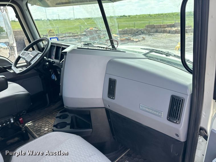 image for item DY2483 2020 Mack Pinnacle semi truck