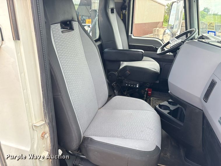 image for item DY2483 2020 Mack Pinnacle semi truck