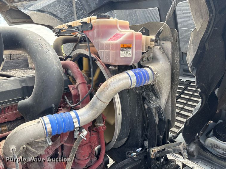 image for item DY2483 2020 Mack Pinnacle semi truck